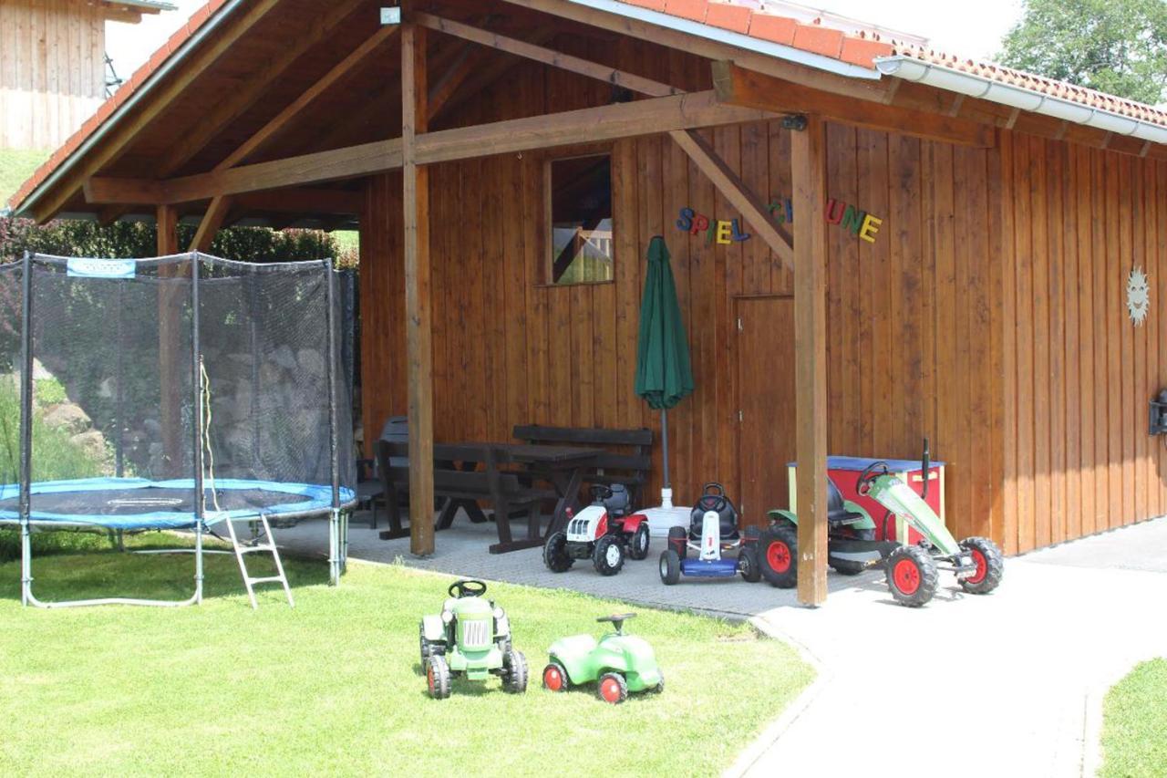 Ferienwohnungen Holzferienhaeuser Leithenwald ツヴィーゼル エクステリア 写真
